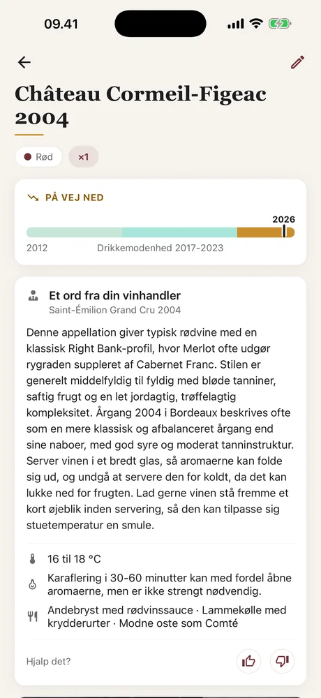 Rådet fra vinhandleren på et kort i Caviste: serveringstemperatur, dekantering og kombinationer, under drikkemodenhedsmåleren.